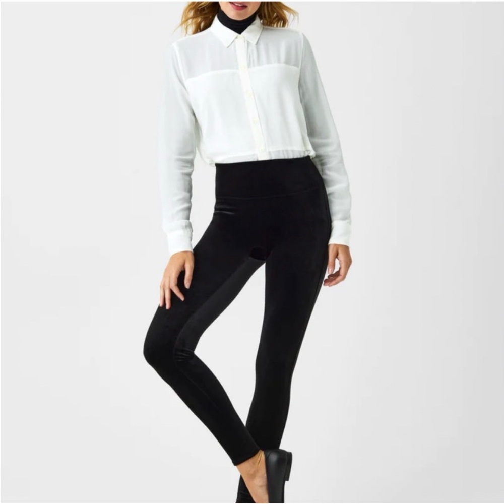 EUC Spanx Velvet Leggings Black. I frequently worn. Too warm for California.